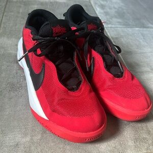 Nike Team Hustle DX-SU21 Big Kids Shoes Size 6 red white black